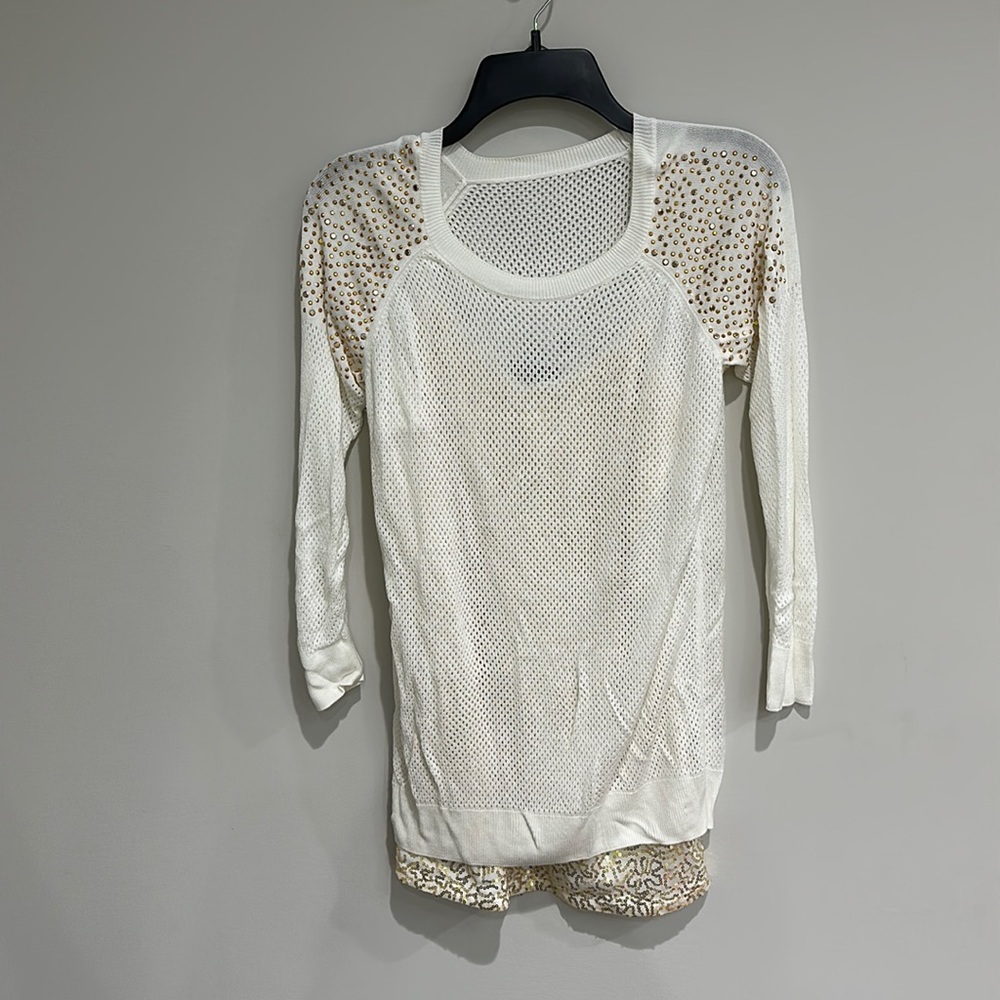 Beautiful light sweater with under shirt sequin
